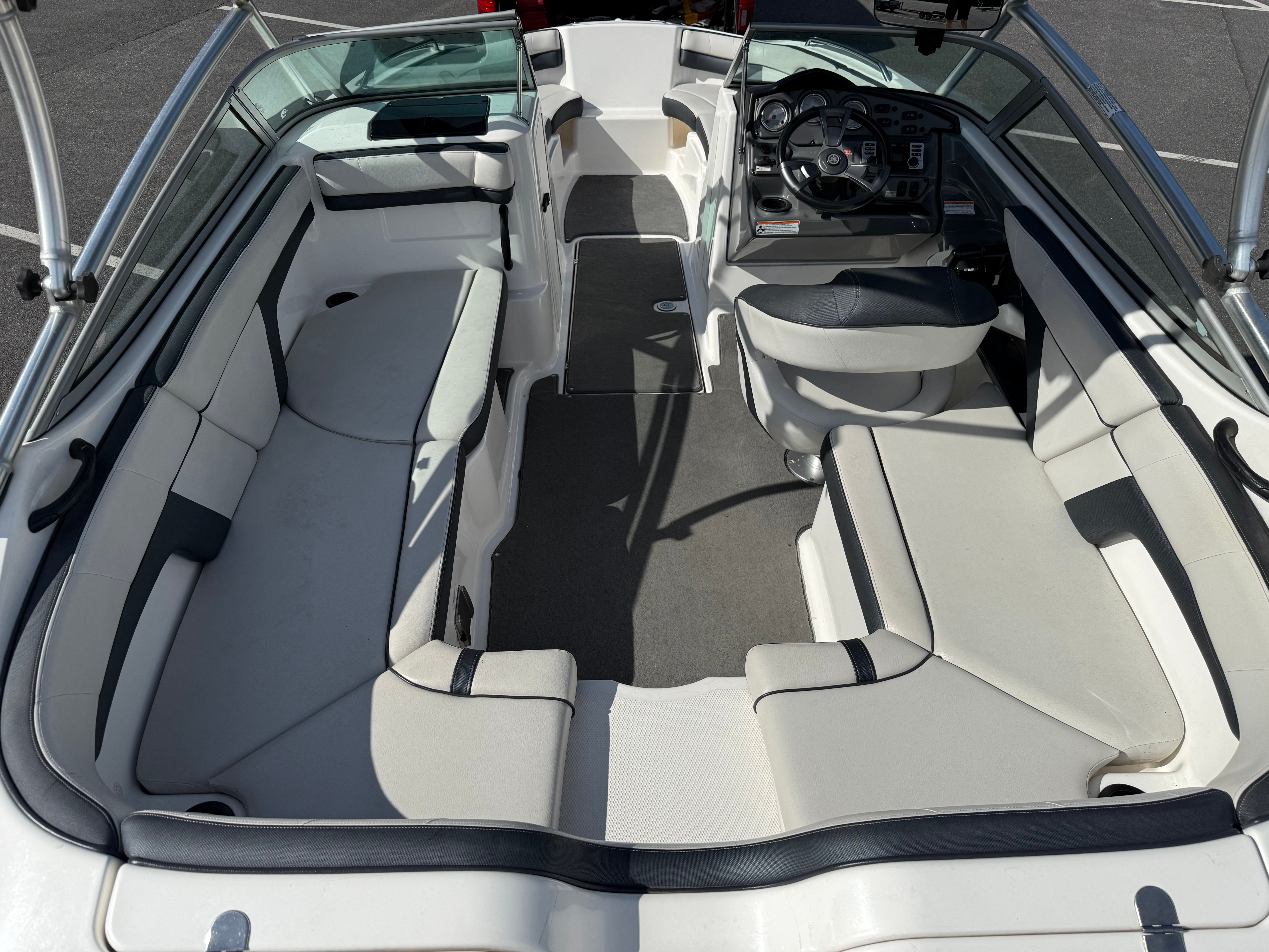 2015 Yamaha Boats AR210 - 10