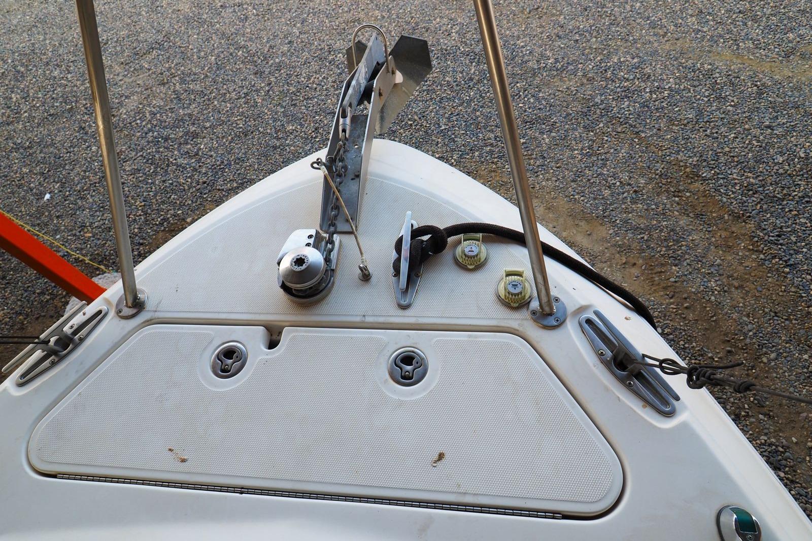 Electric Windlass and anchor chain locker