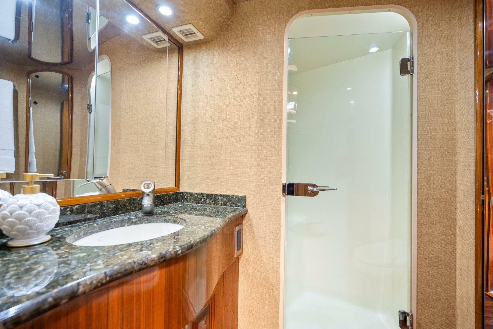 2007 Viking Enclosed Flybridge - Image 18