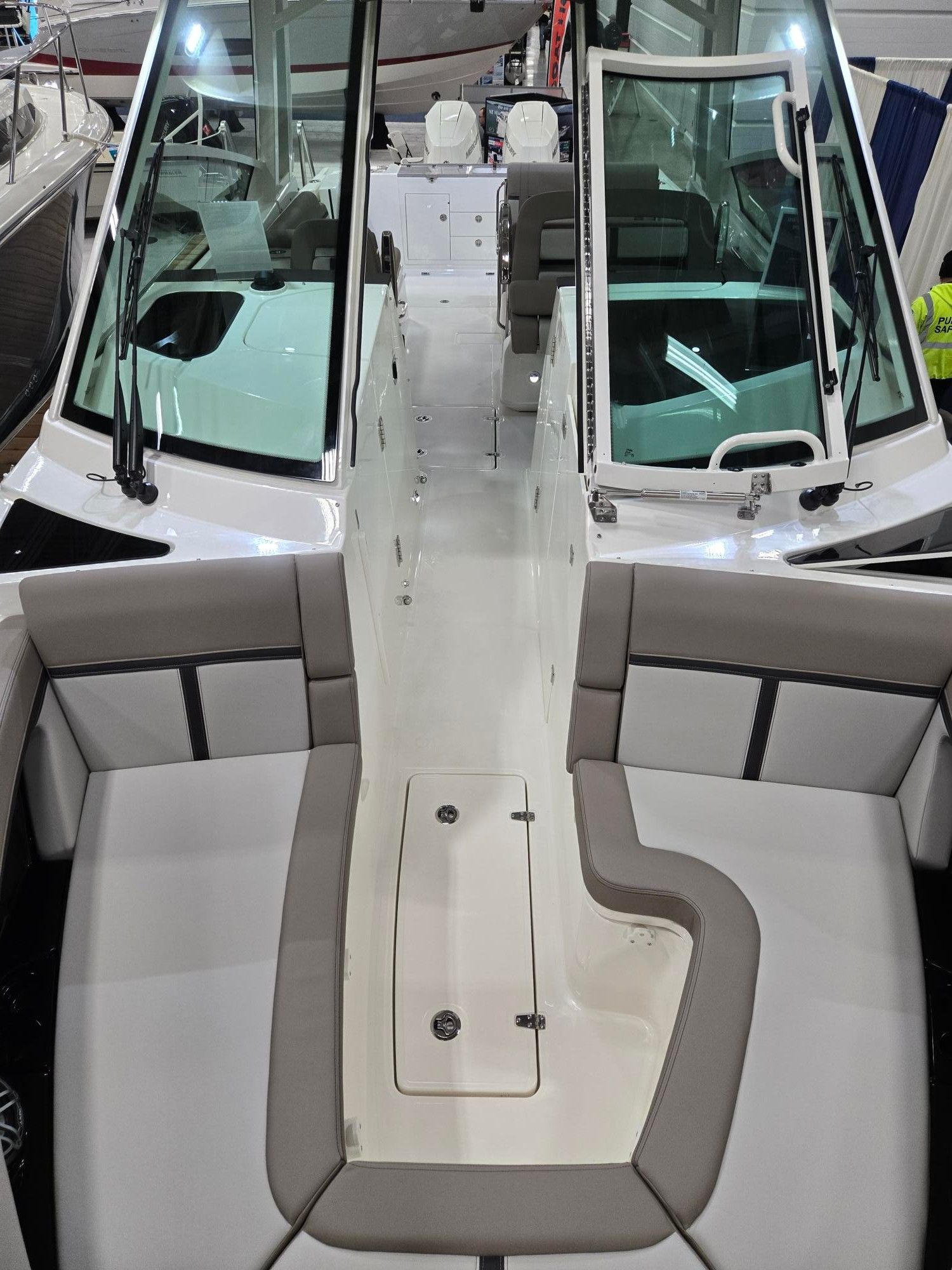 2026 Boston Whaler 330 Vantage - 10
