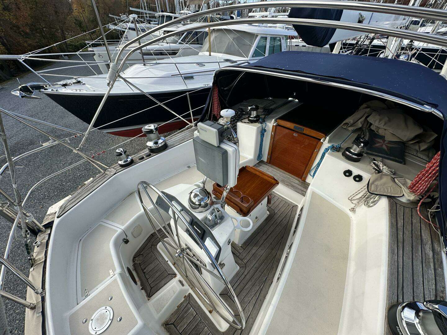 1999 Tartan 4600 - Image 4