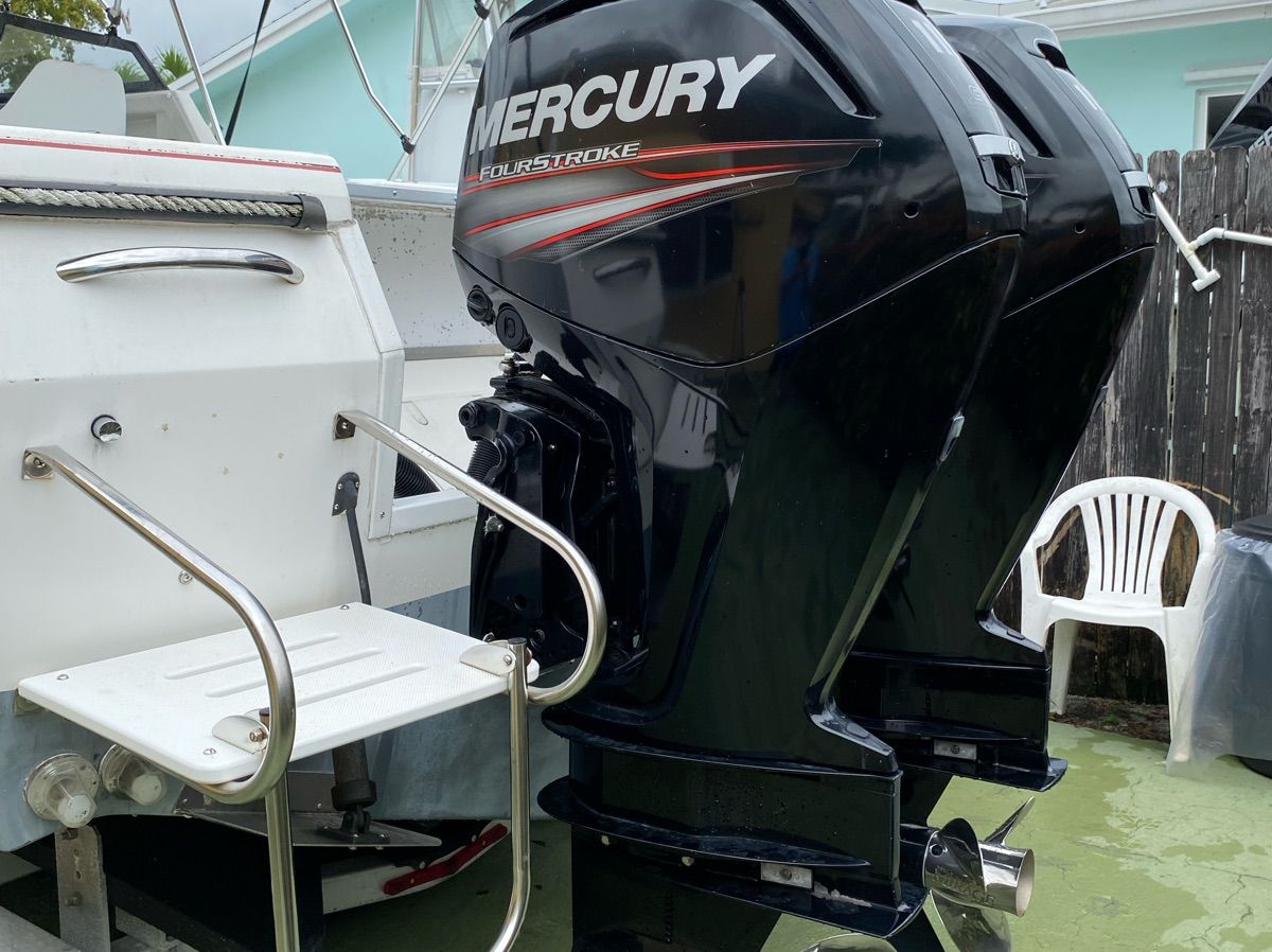 Bayliner 2302 Trophy boat with Mercury outboard engines, year 1990.