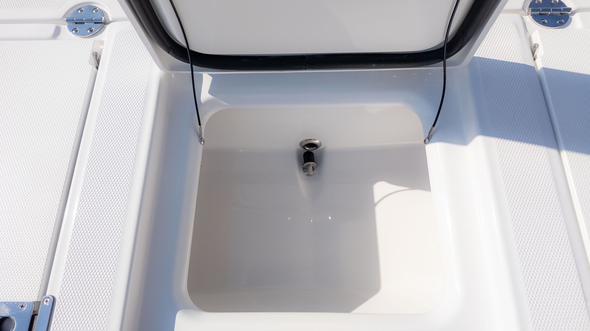 2027 Everglades 273 Center Console - 11