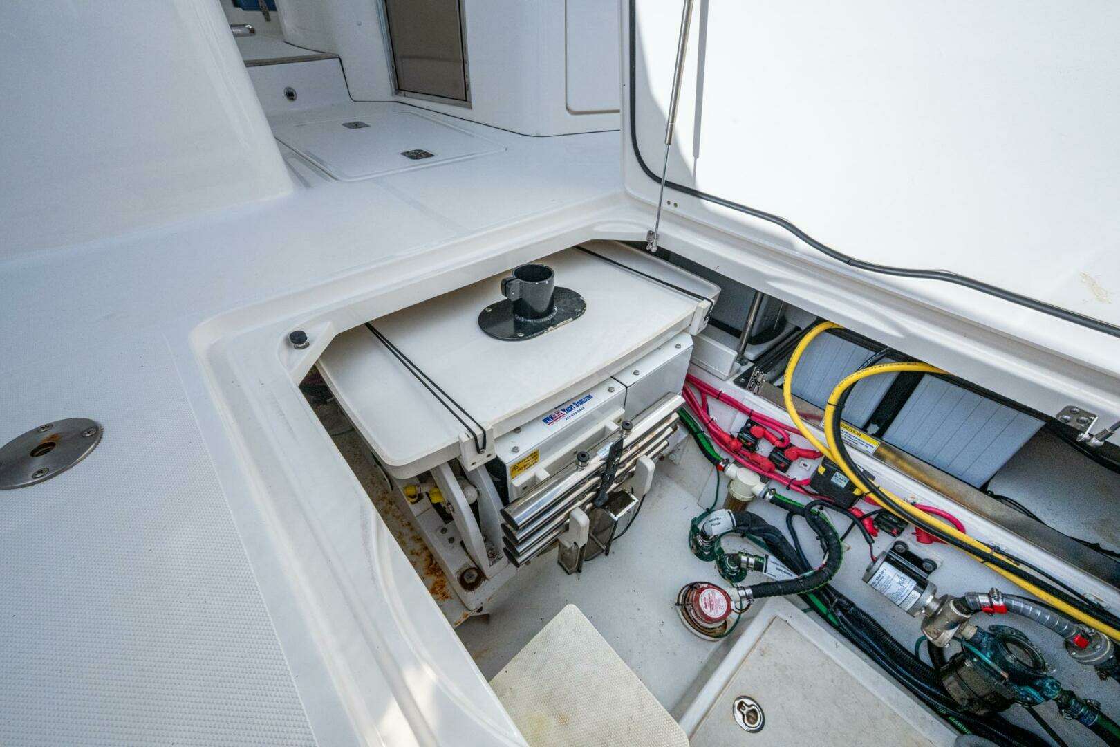 2019 Pursuit 365DC - Image 25