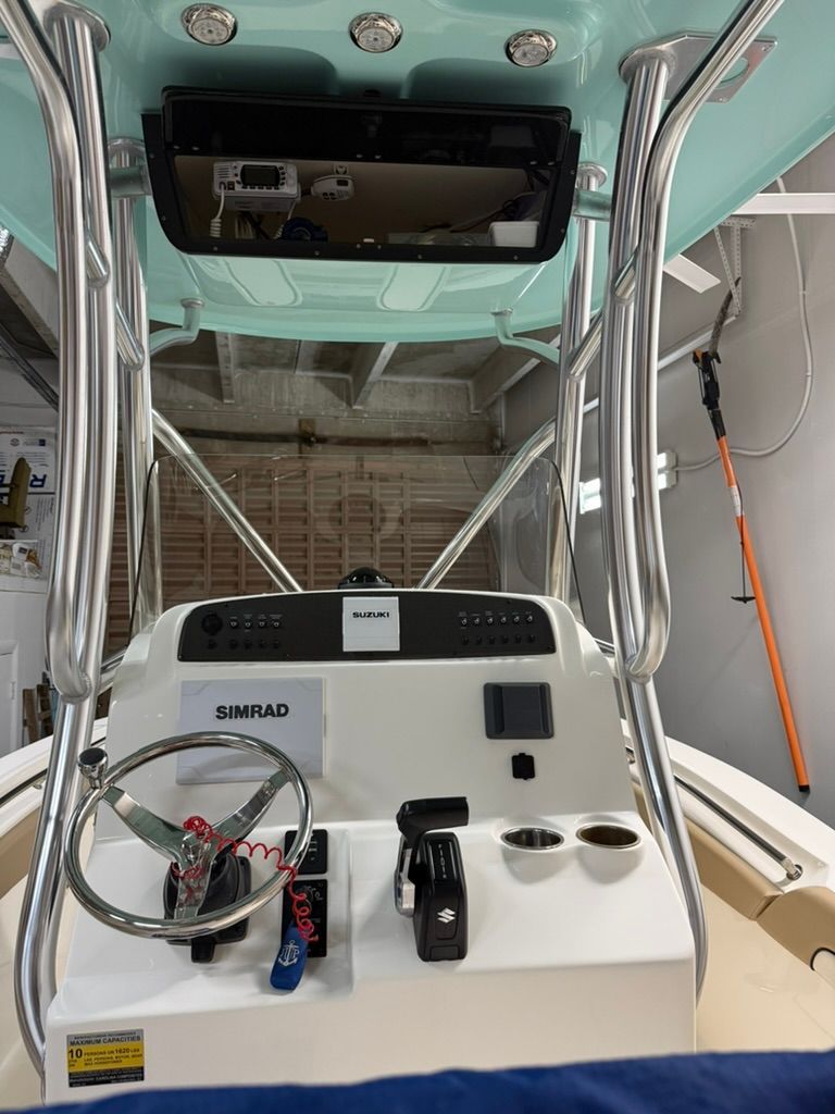 Interior view of Pioneer 22 SF boat, model year 2021.