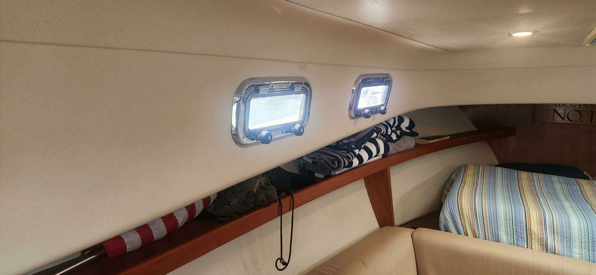 2003 Mainship Pilot 30 - Image 17
