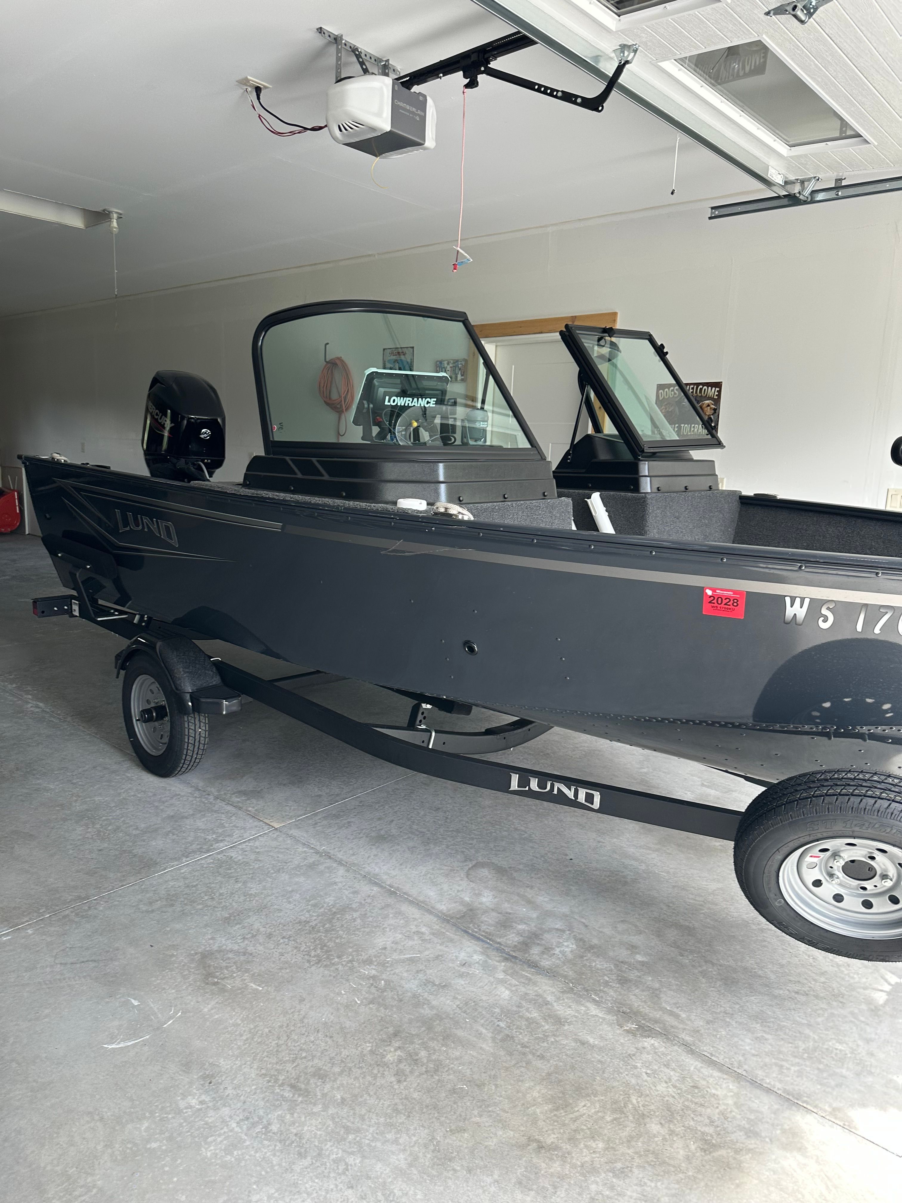 2025 Lund Pro Angler 1650