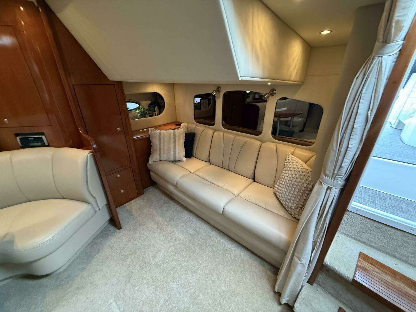 2004 Cruisers 370 Express - Image 30