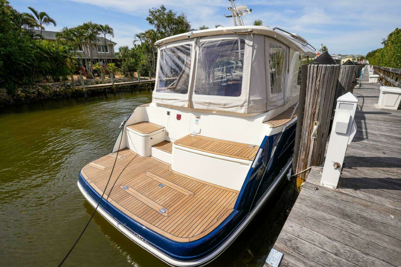 2026 Marex 360 Cabriolet Cruiser - Image 14