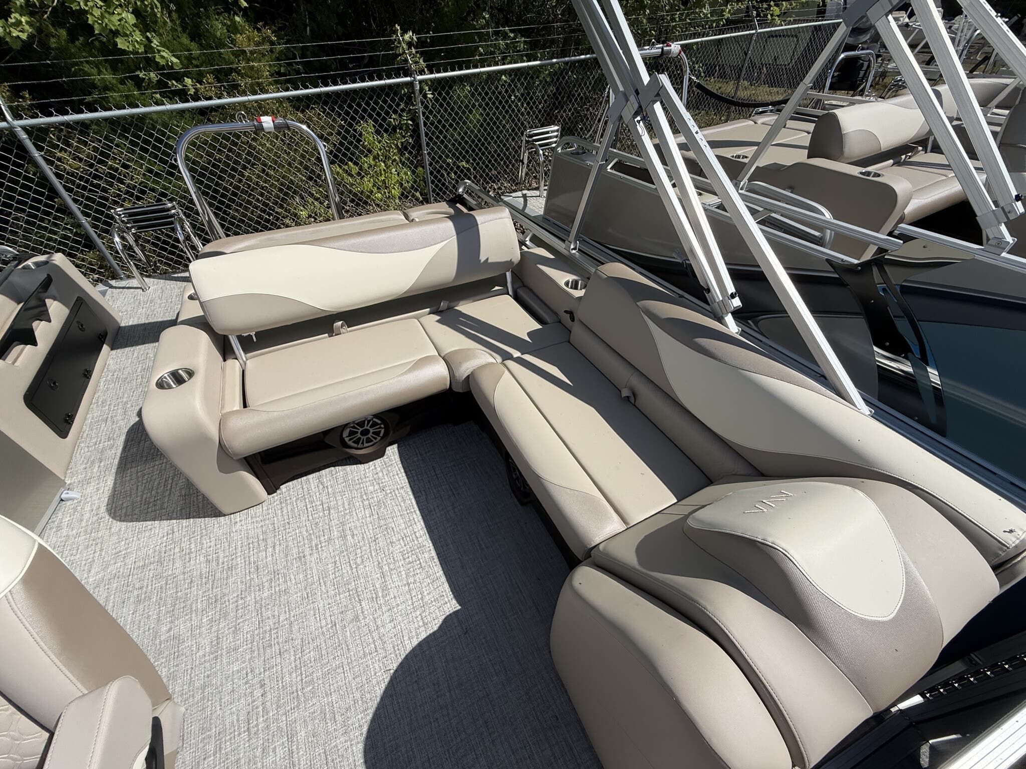 2026 Avalon LSZ 25 VERSATILE REAR BENCH-200HP - 6