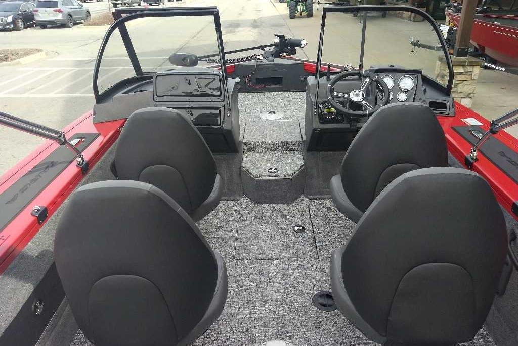 2026 Tracker Targa V-18 WT boat interior with four seats and steering console.
