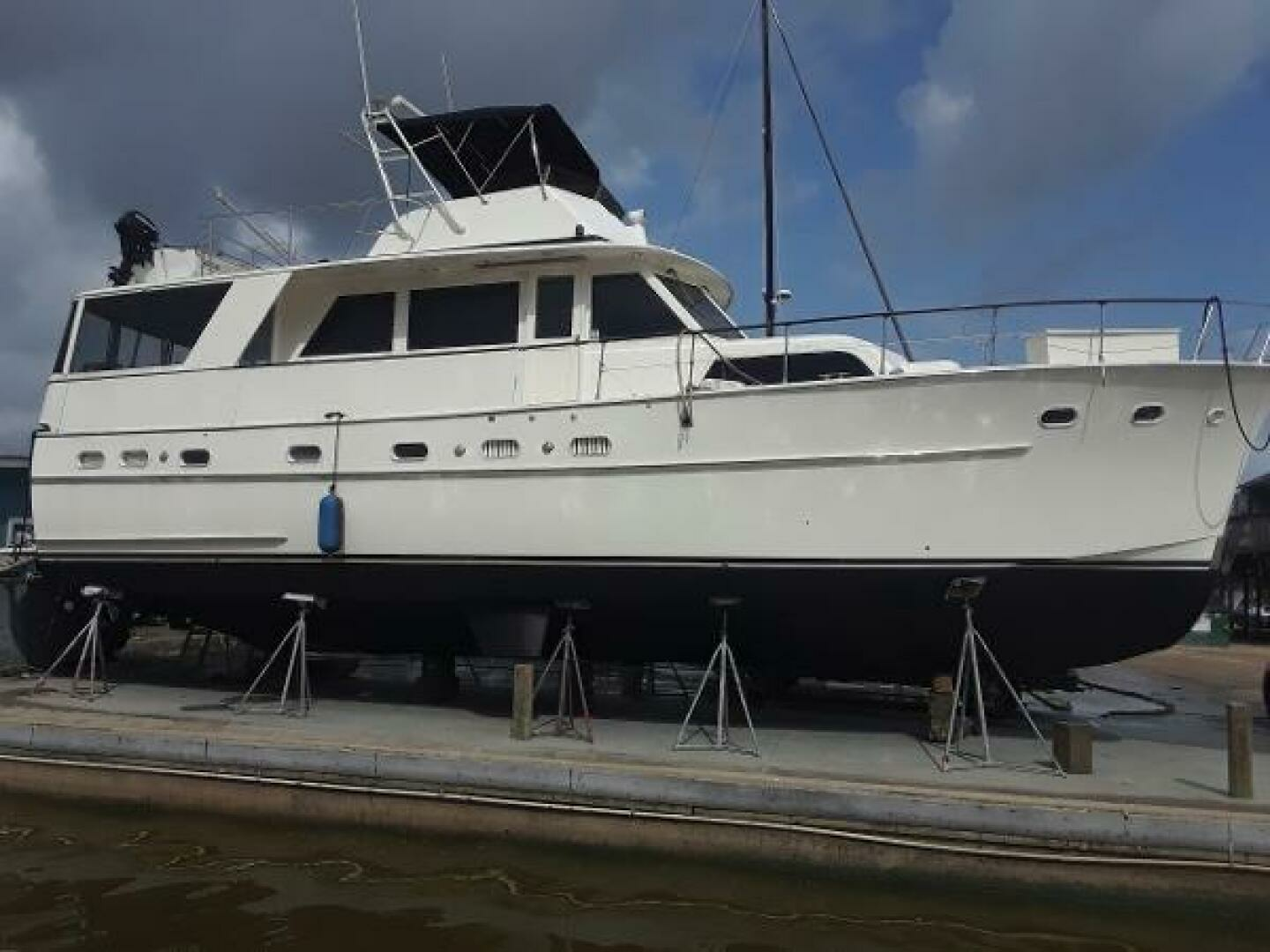 1965 Hatteras Motor Yacht - Image 3