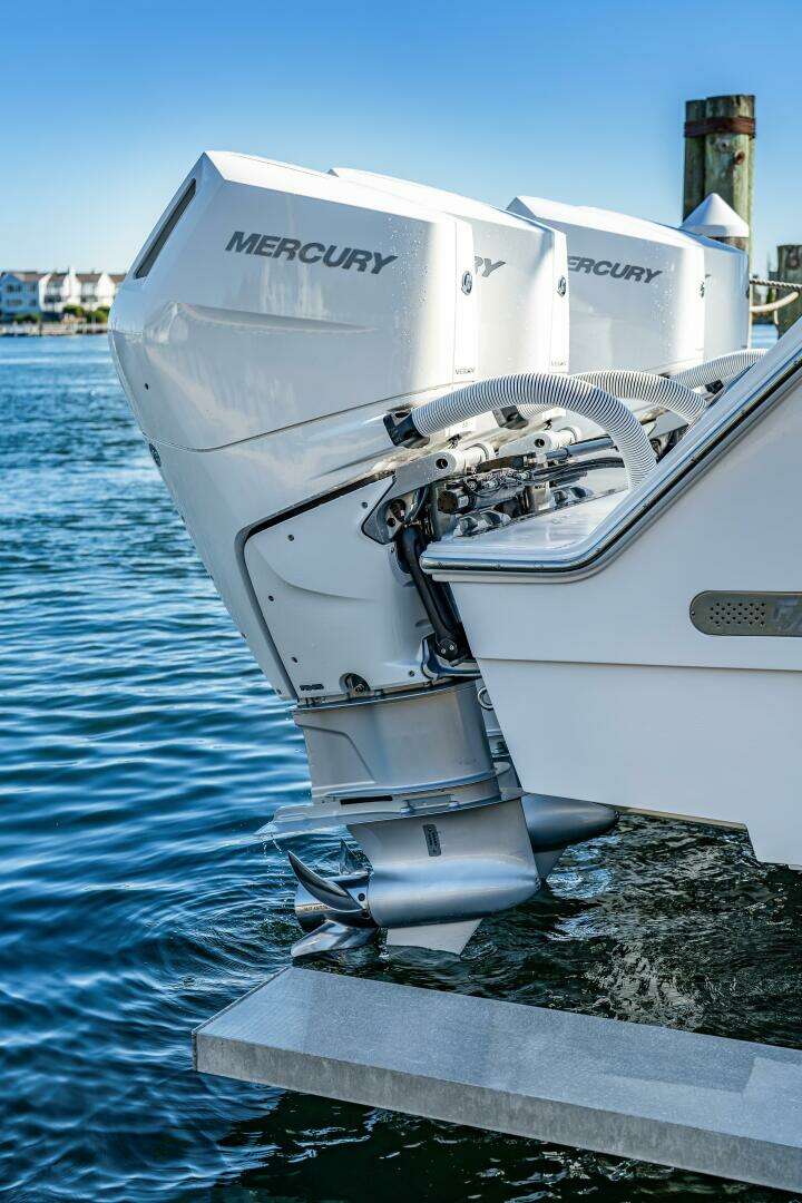 2025 Front Runner 43 Catamaran - Image 19