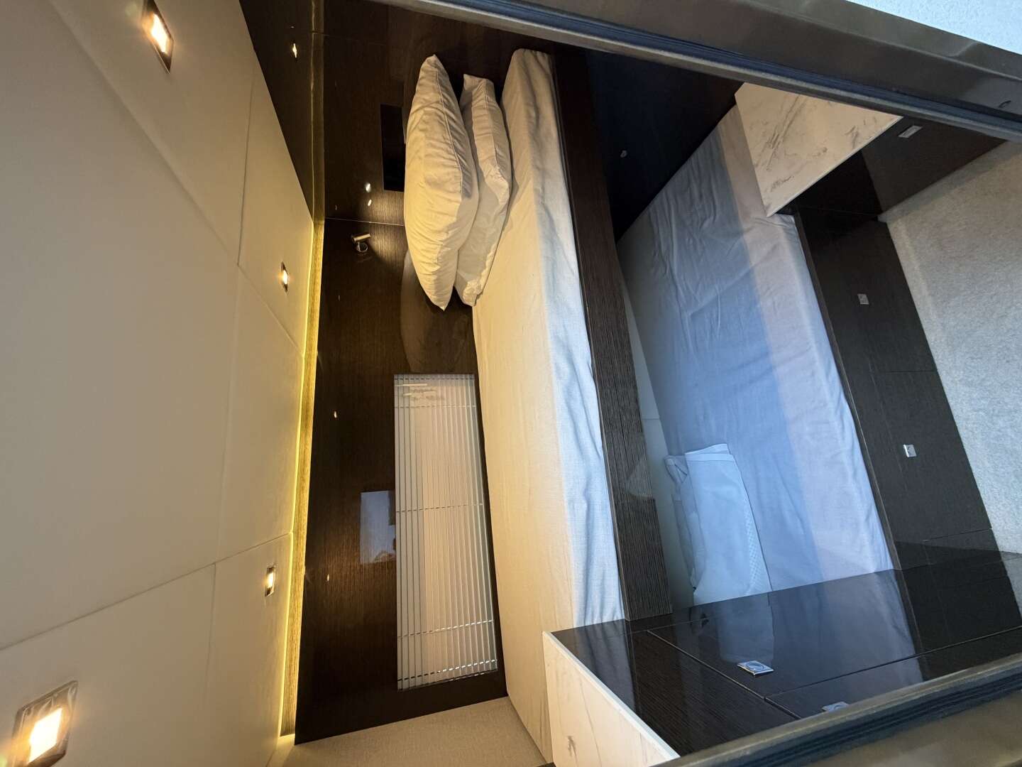 2020 Cruisers Yachts 50 CANTIUS - Image 10