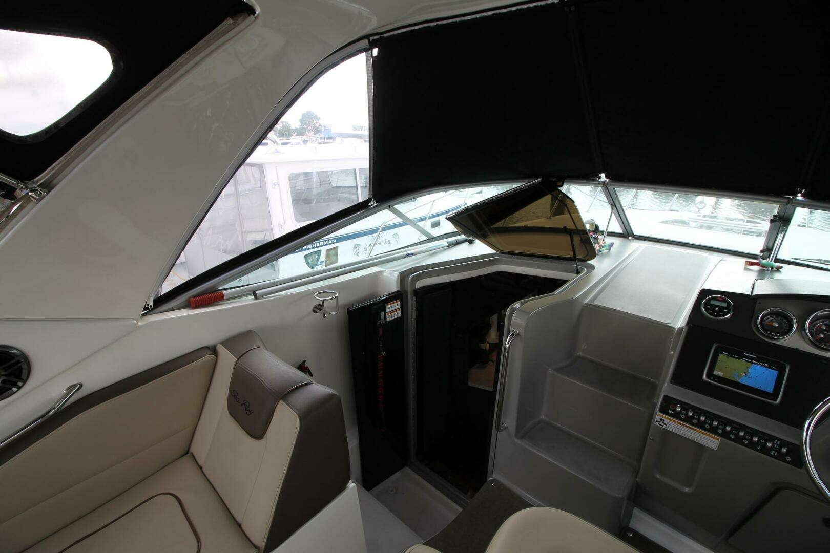 2015 Sea Ray 310 Sundancer - Image 8