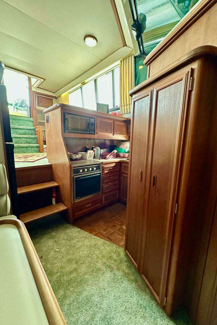 1991 Carver 3807 Aft Cabin - Image 28