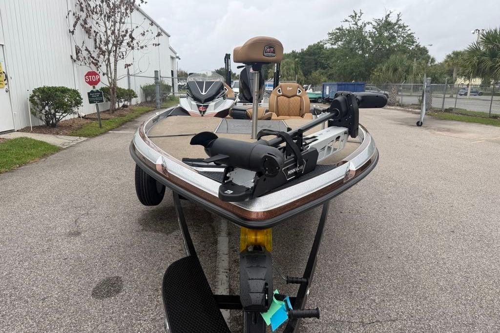 2026 Ranger Z520R boat parked outdoors, featuring a Minn Kota trolling motor.