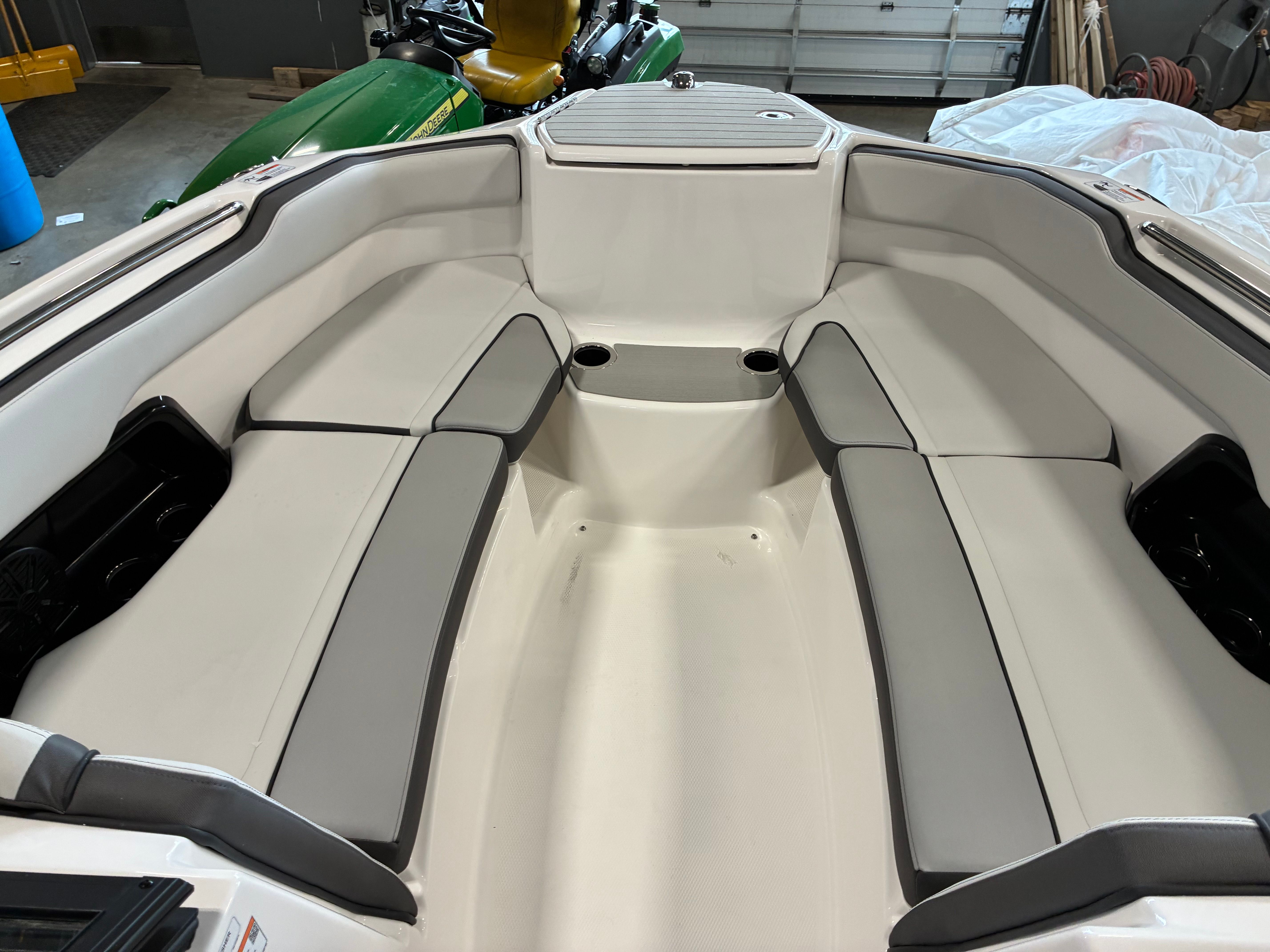 2026 Yamaha Boats AR250 - 12