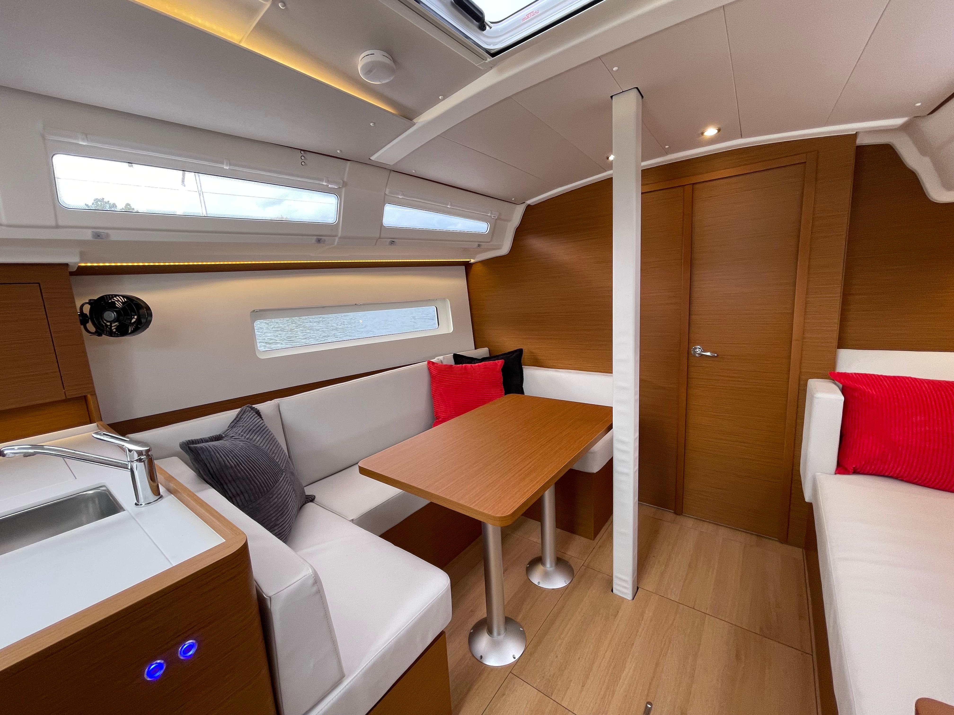 Main cabin to port