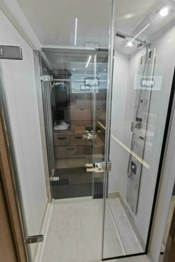 2022 Prestige 590 Flybridge - Image 30