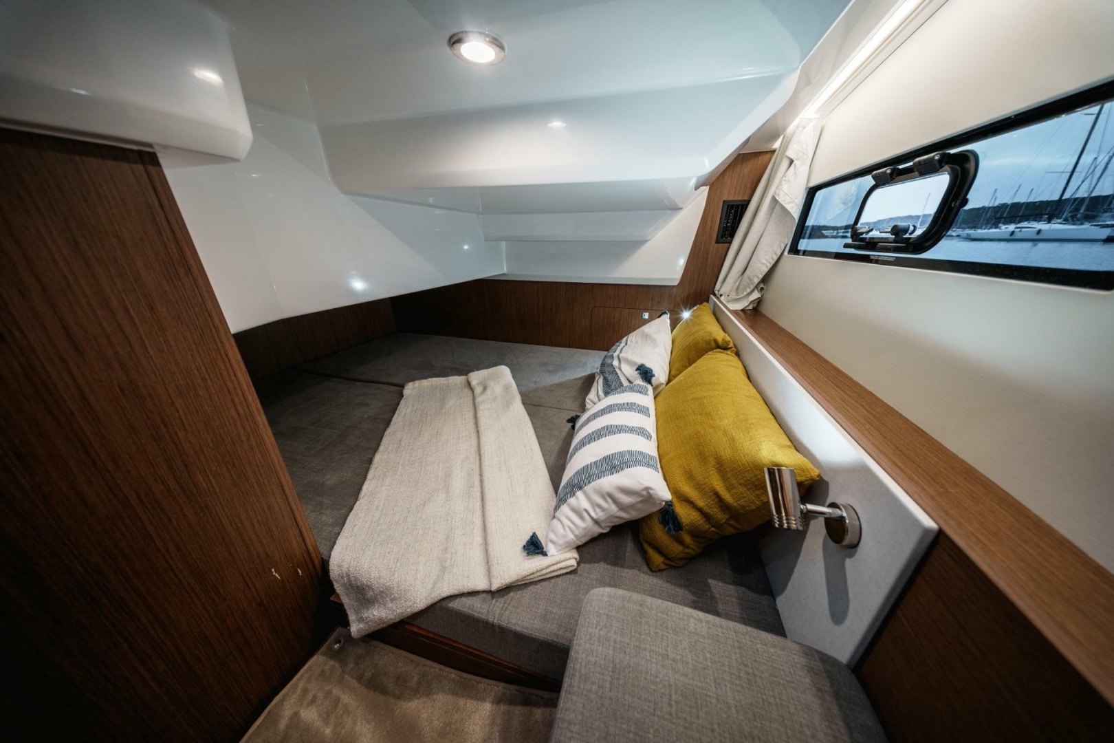 2027 Beneteau Antares 9 - Image 12