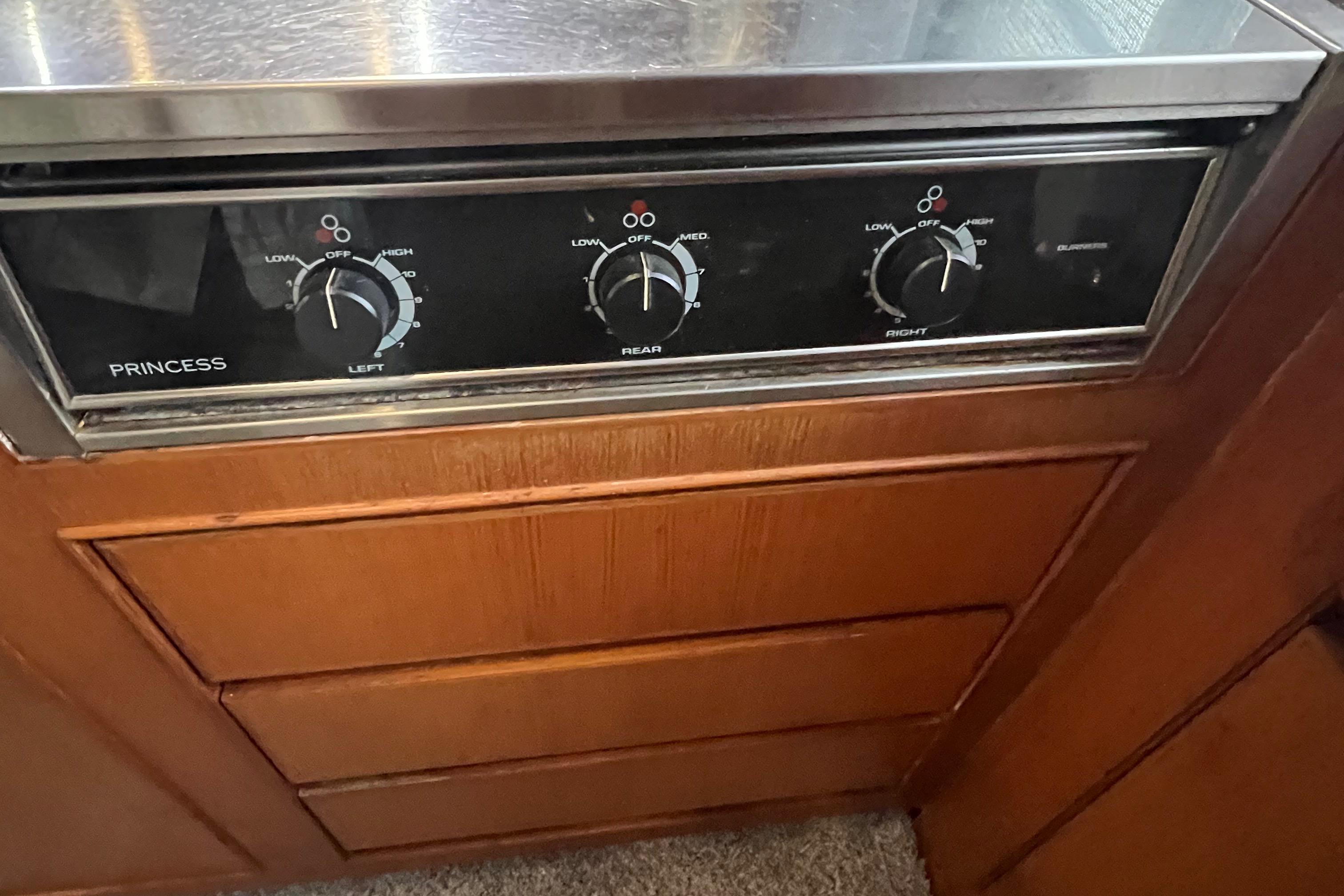 1998 Hyatt 51 Aft Cabin Motor Yacht - 72