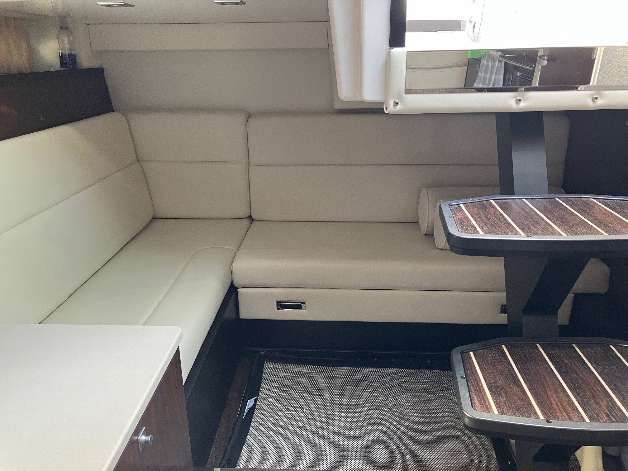 2019 Monterey 335 Sport Yacht - 11