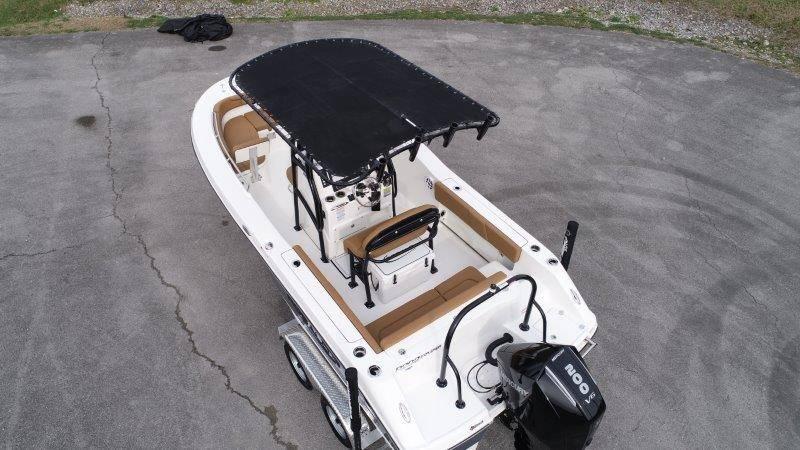 2025 Robalo R202 Explorer - 12