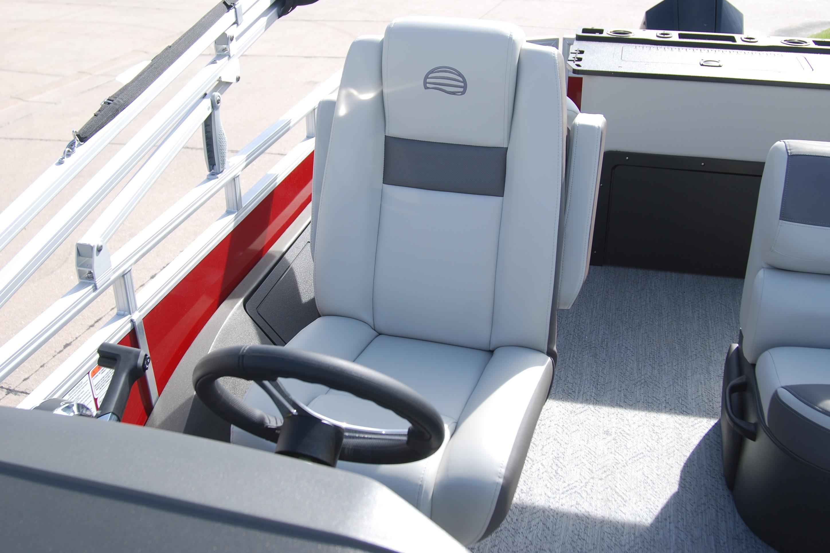 Captain's seat on 2026 Sun Tracker Fishin' Barge 22 XP3 pontoon boat.