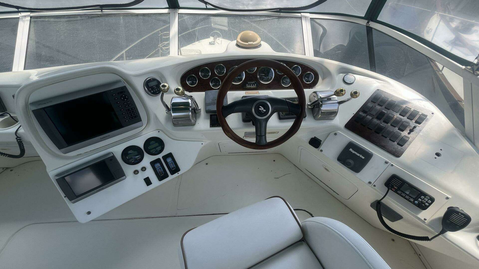 2000 Sea Ray 380 Aft Cabin - 12