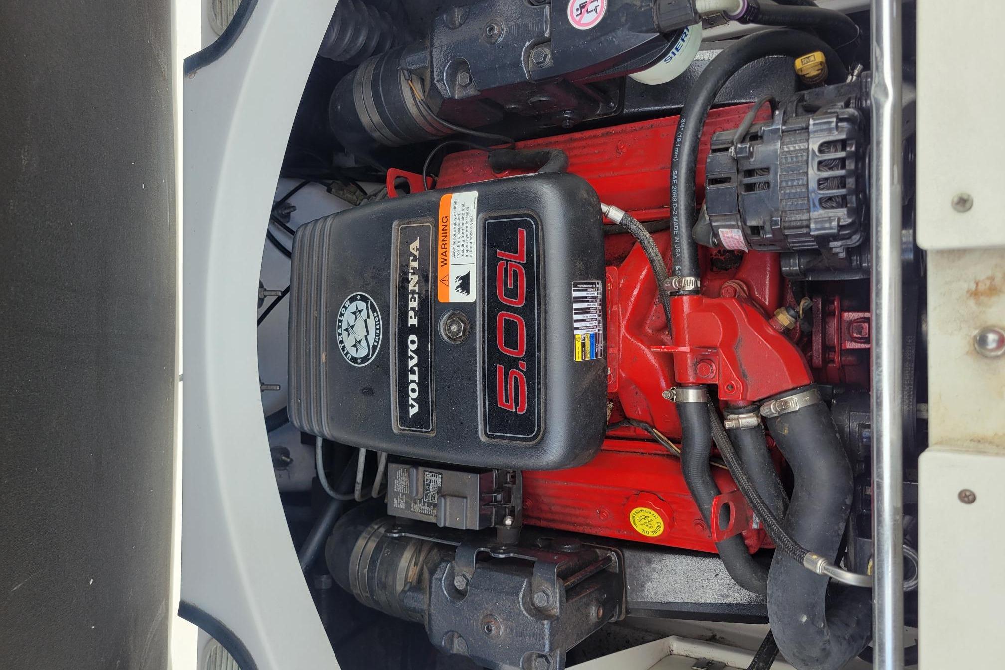 Volvo Penta 5.0GL engine in a 2007 Four Winns 200 Horizon boat.