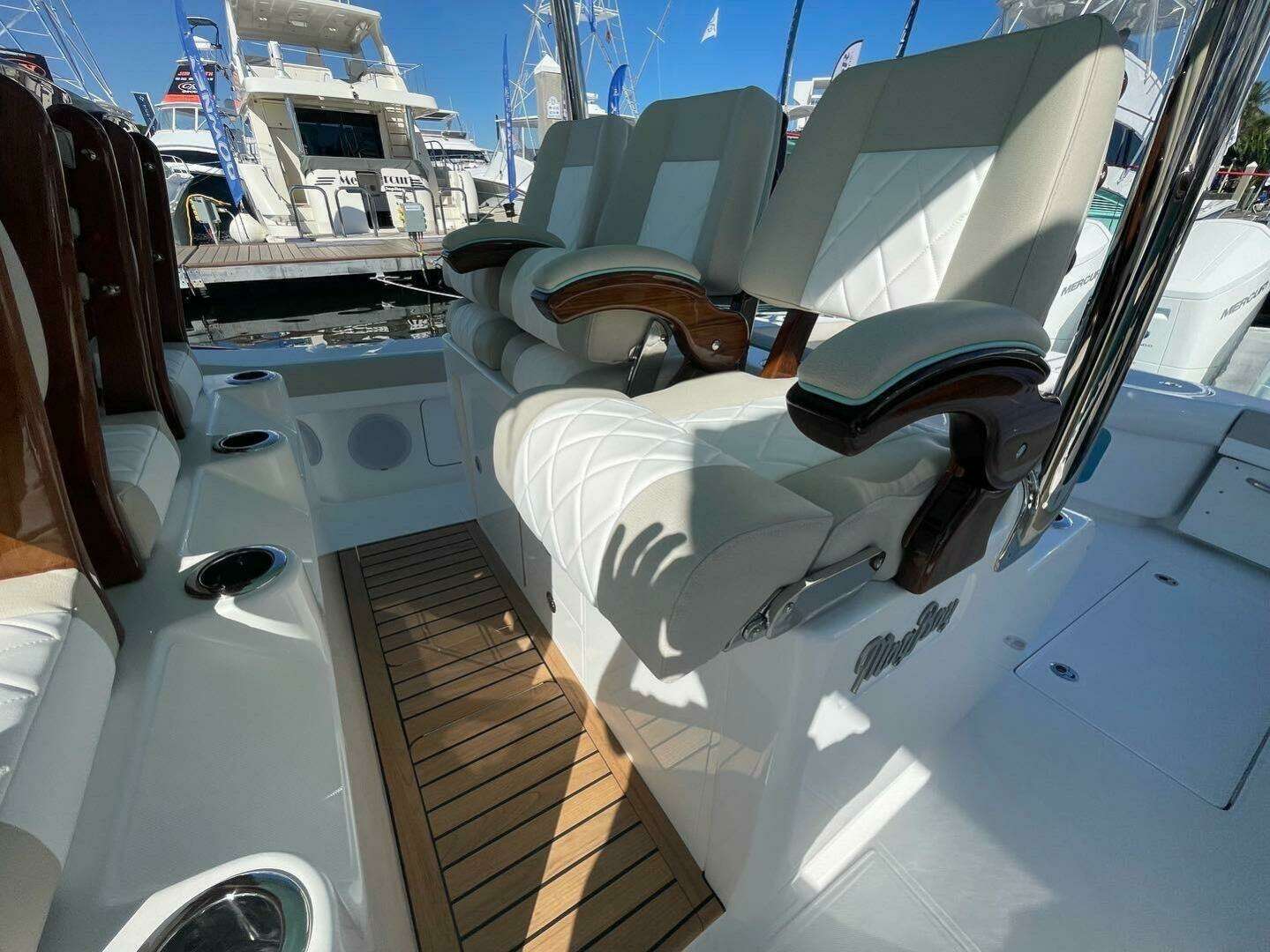 2026 Mag Bay 43 Center Console - Image 10