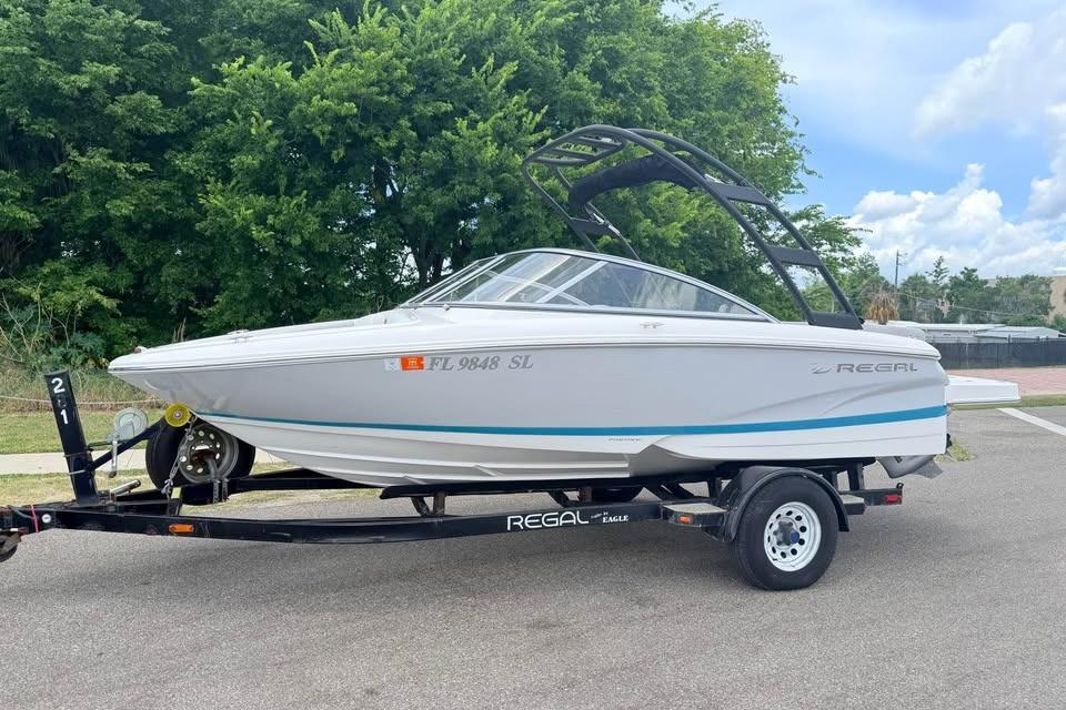 2019 Regal 1900 ES Bowrider