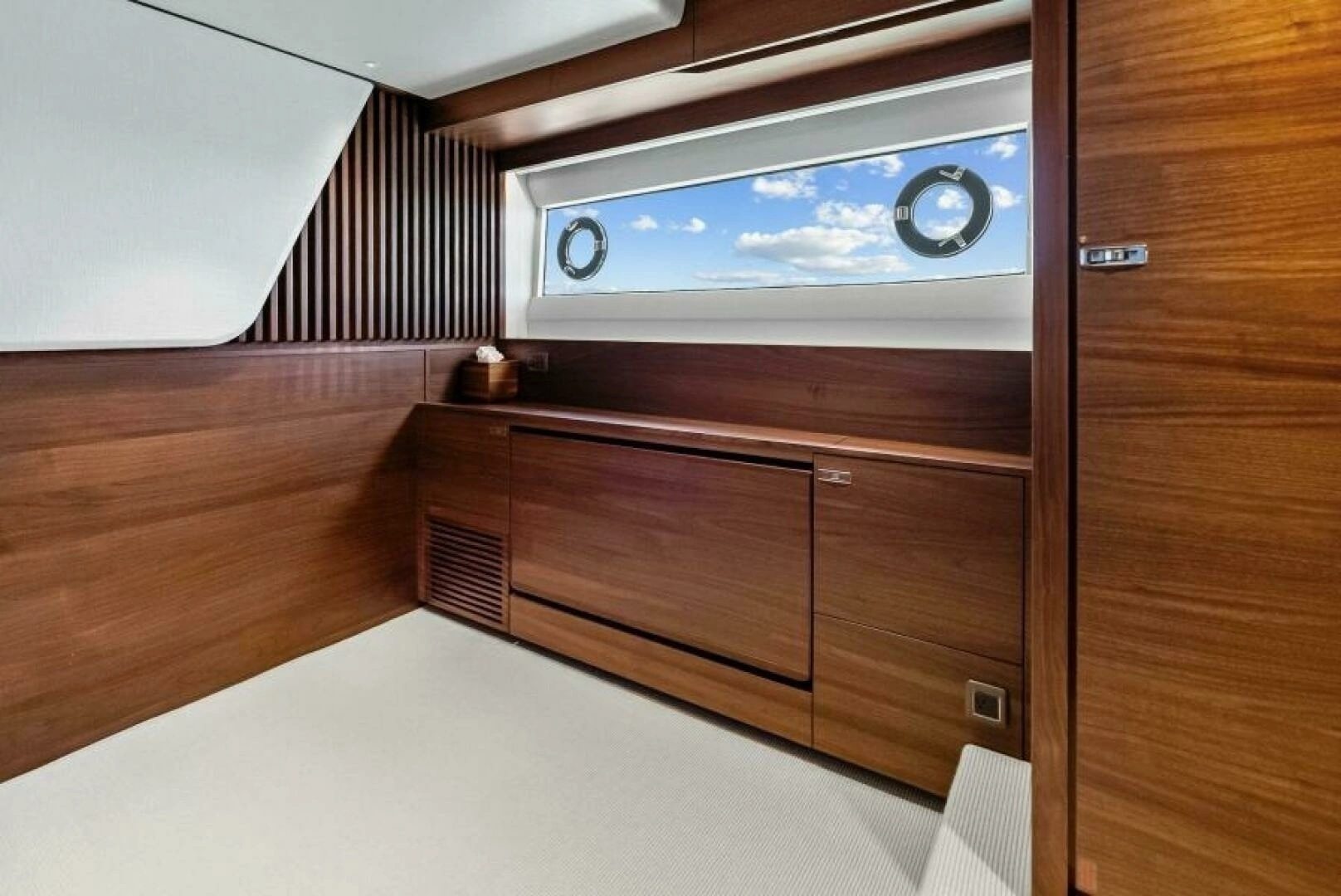 2024 Princess Y72 Motor Yacht - Image 26