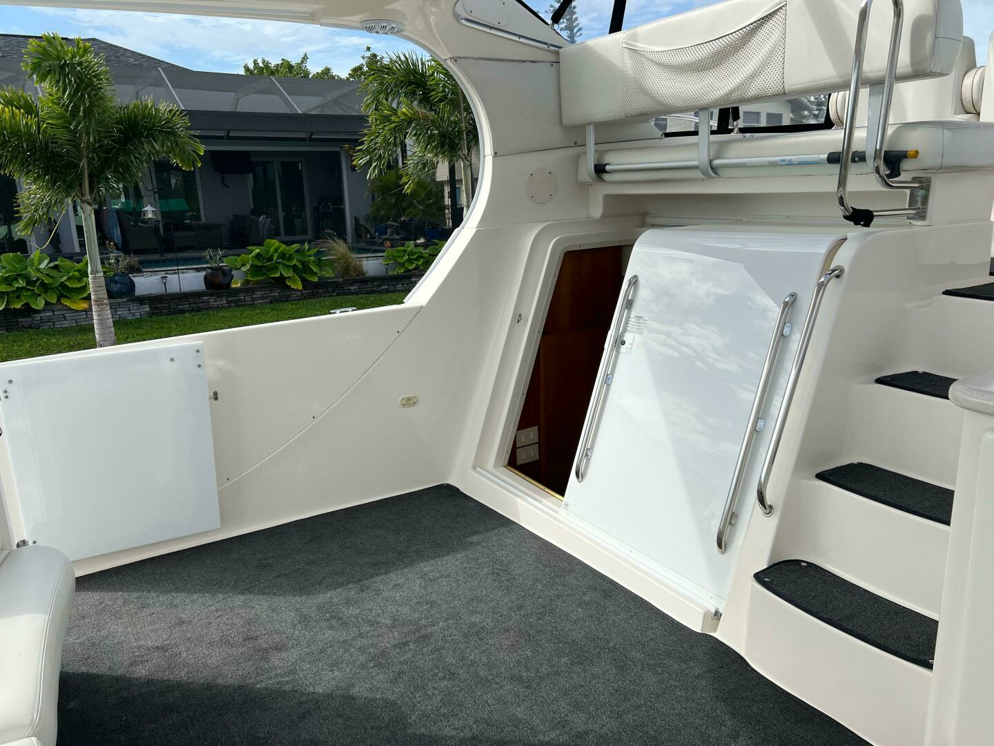 2002 Silverton 39 Motor Yacht - Image 9