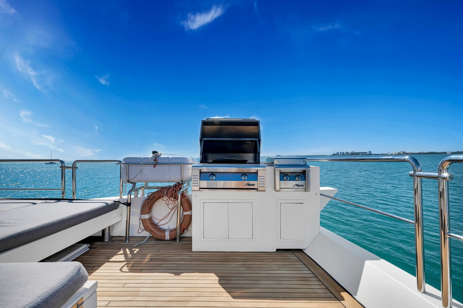 2005 Azimut 105 - Image 6