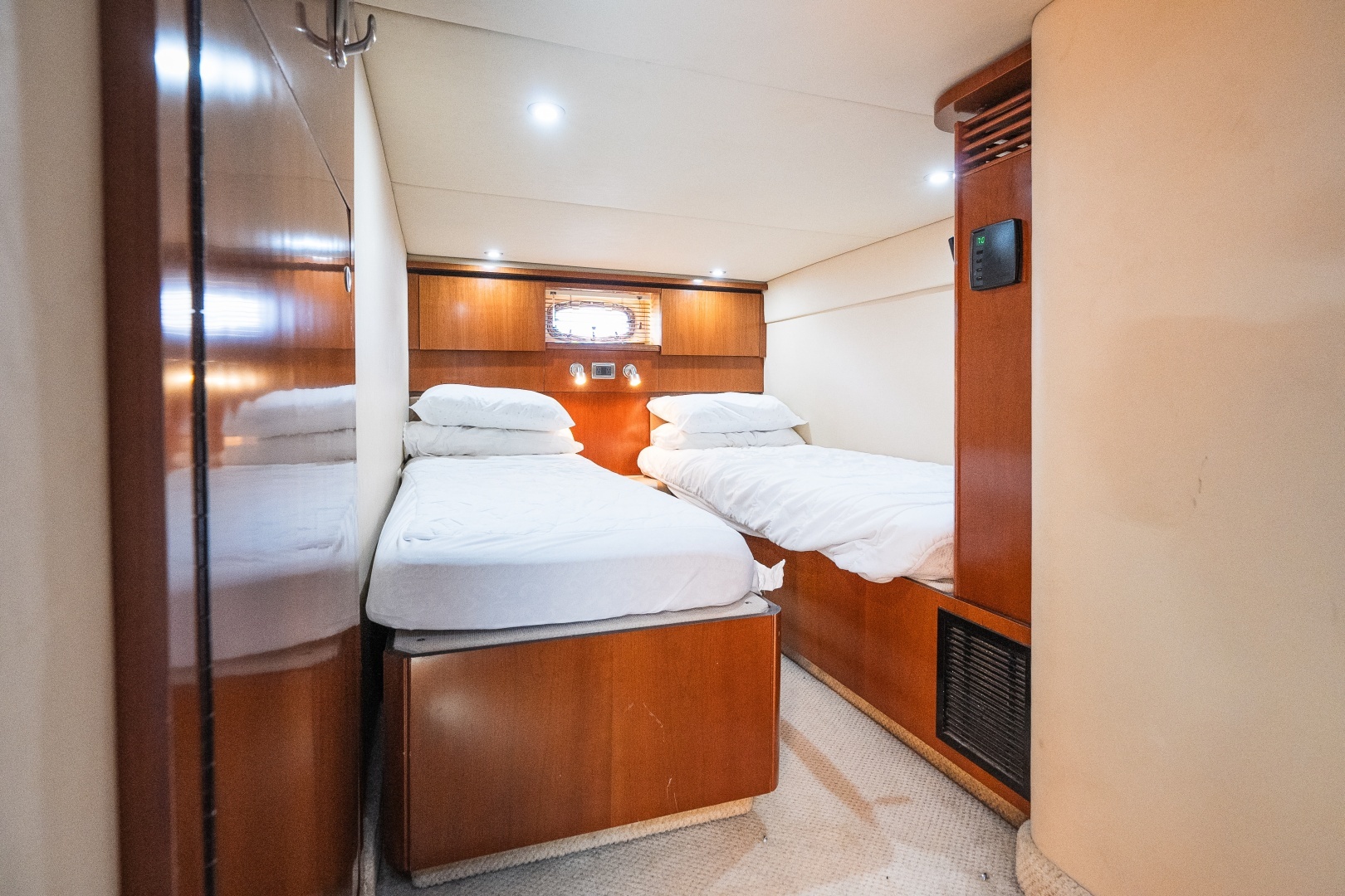 2005 Sea Ray 480 Motor Yacht - Image 54