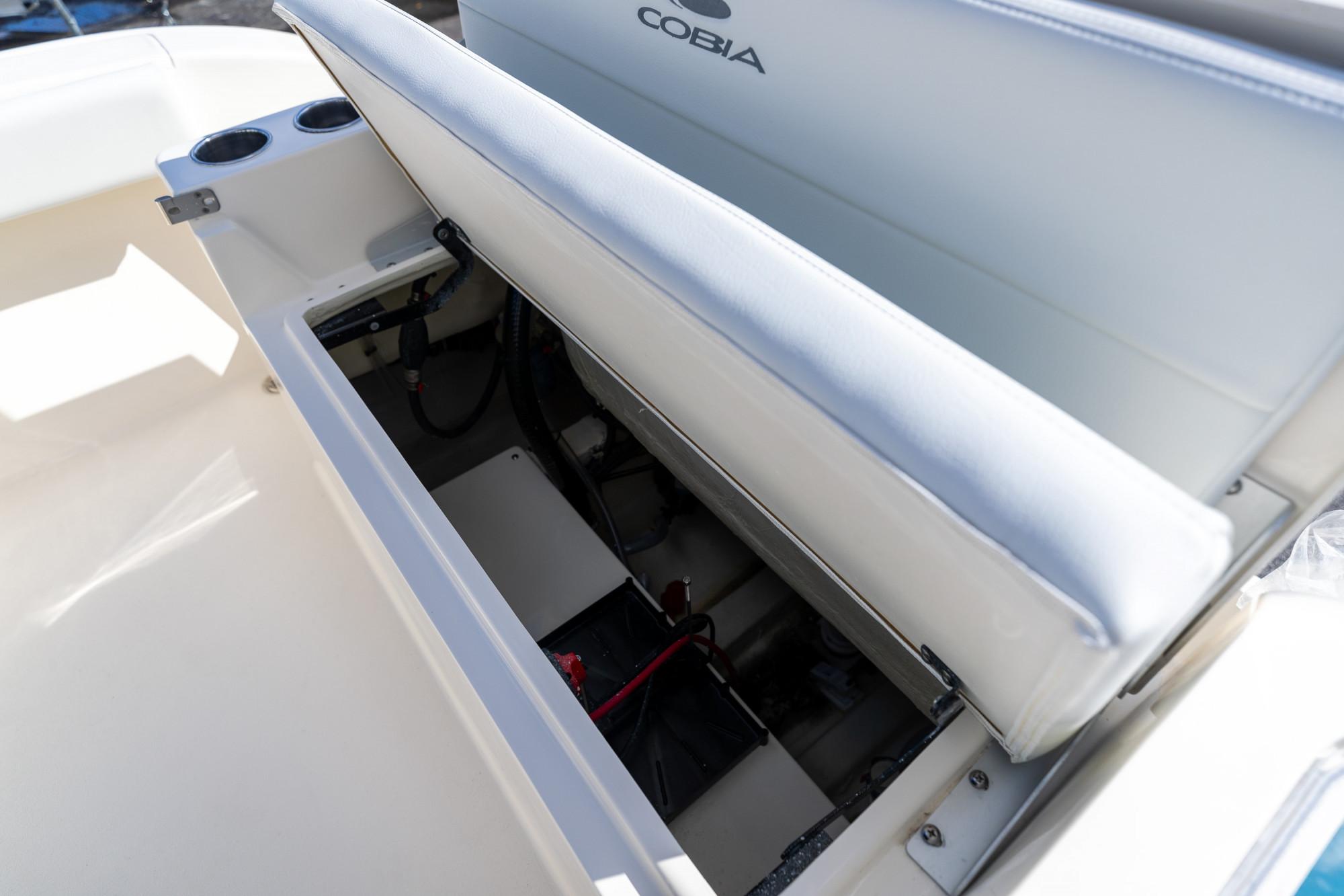 2024 Cobia 220 Dual Console - 16