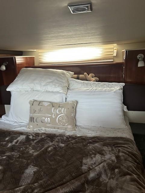 2009 Meridian 441 Sedan - 12