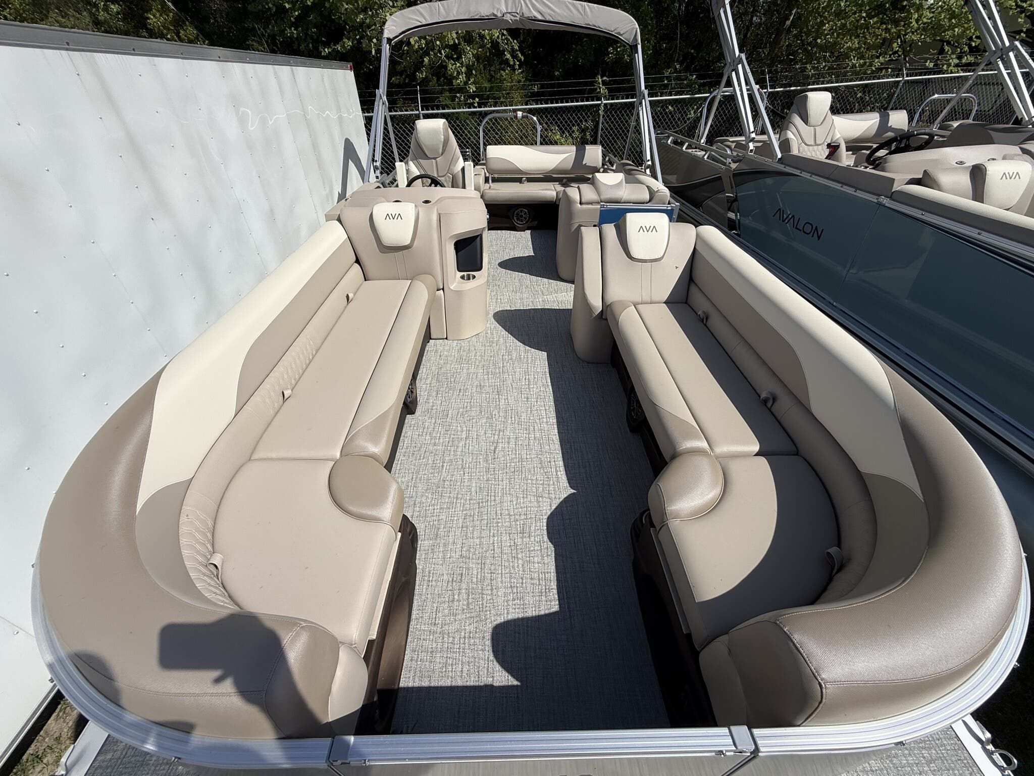 2026 Avalon LSZ 25 VERSATILE REAR BENCH-200HP - 2
