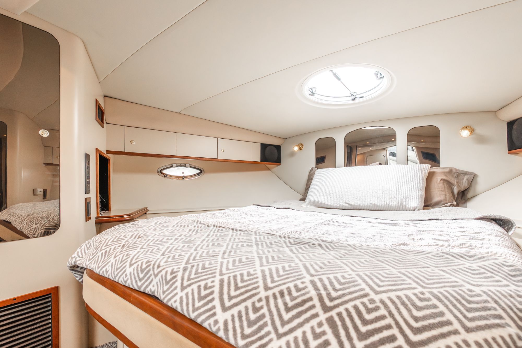 2000 Cruisers Yachts 3870 - 35