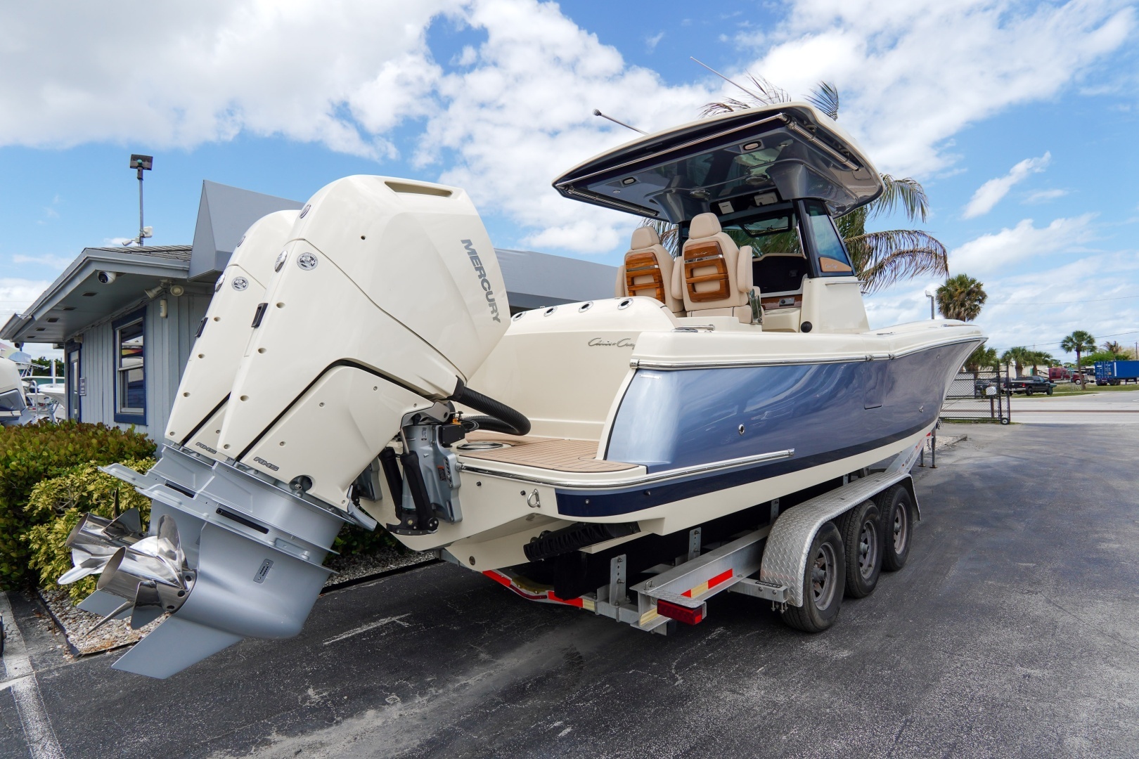 2026 Chris-Craft Catalina - Image 4