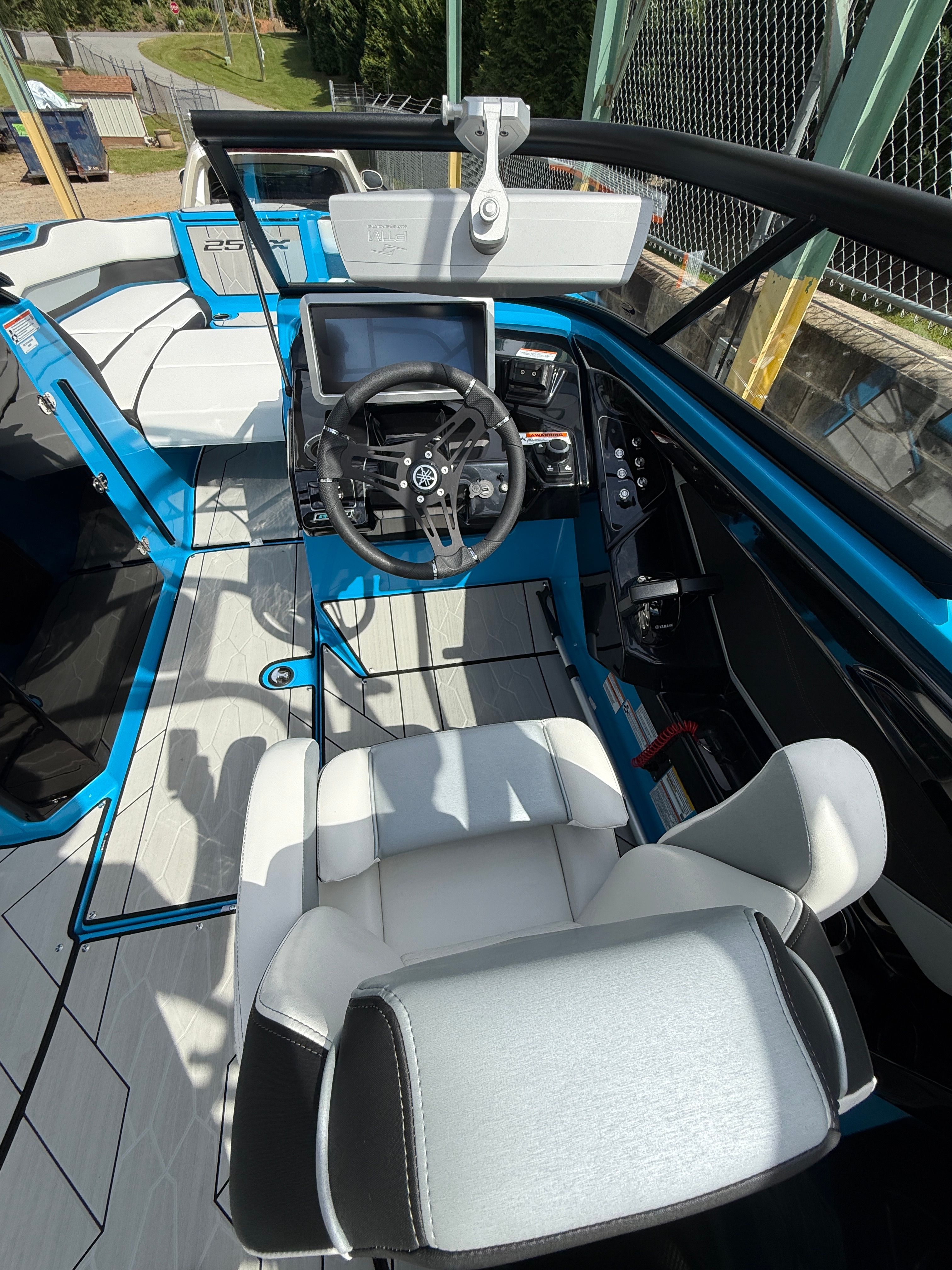 2023 Yamaha Boats 255XE - 6