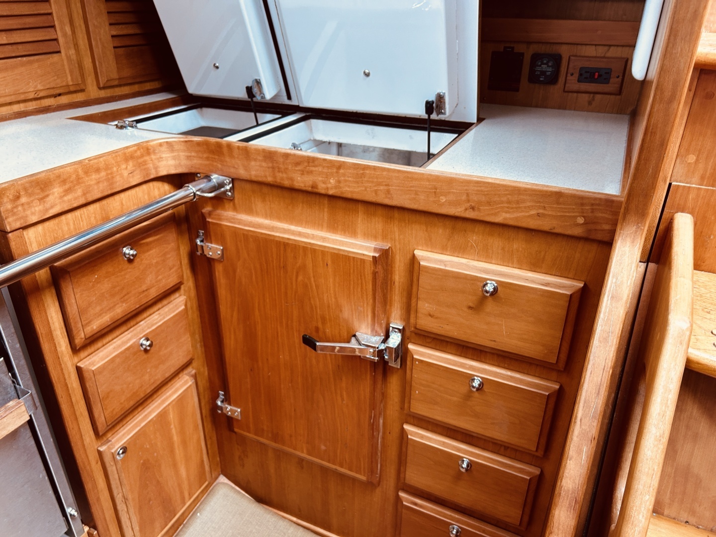 2004 Sabre 426 - Image 38