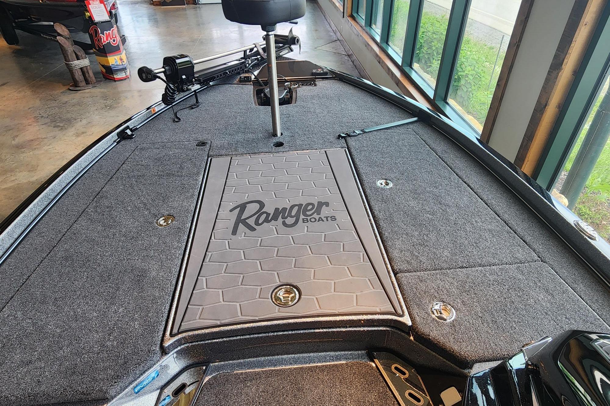 2026 Ranger Z520R boat deck with logo, featuring carpeted surface and fishing seat.