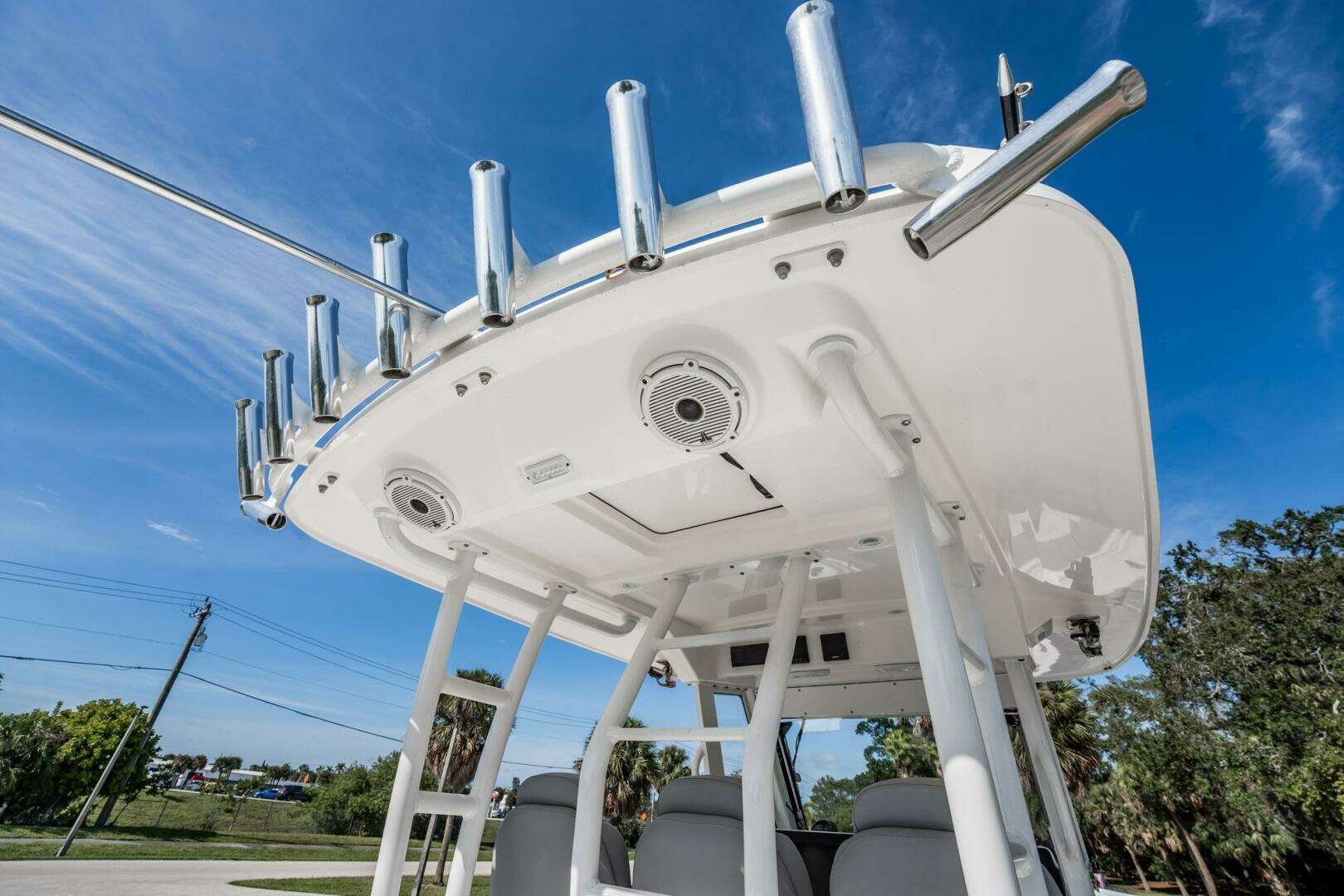 2021 Everglades 335 Center Console - Image 34