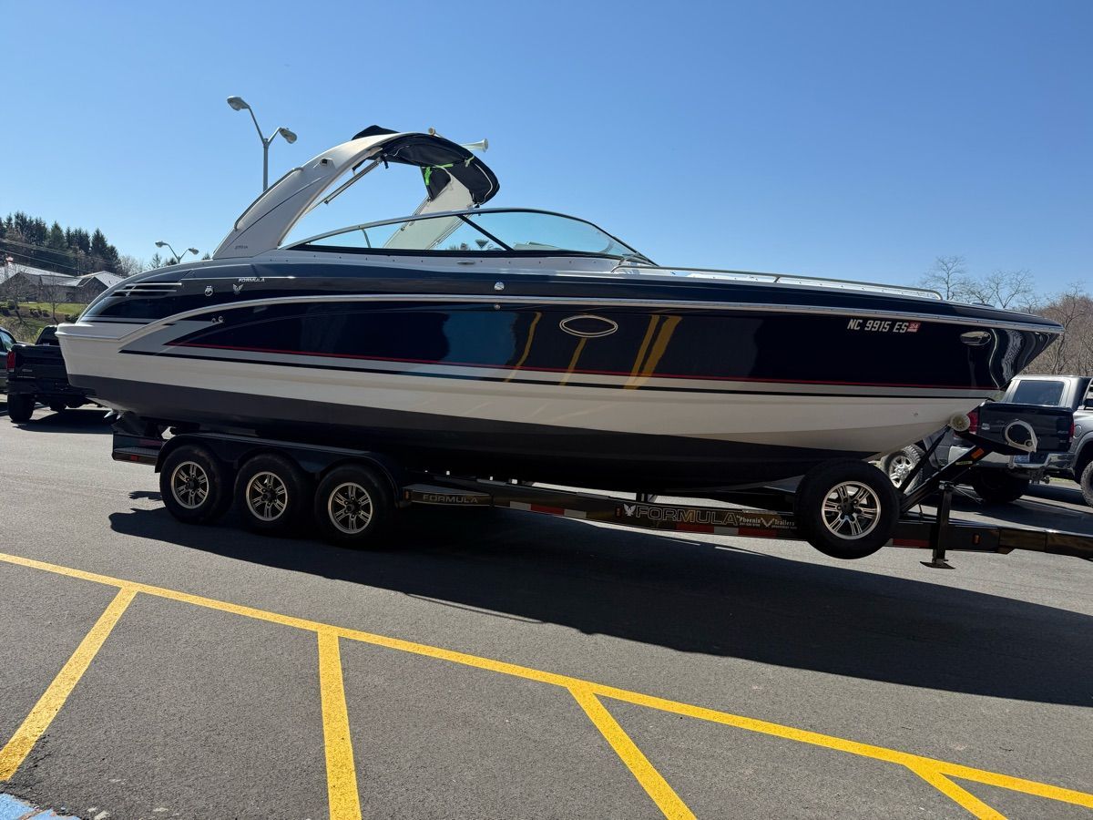 2014 Formula 290 Bowrider - 11