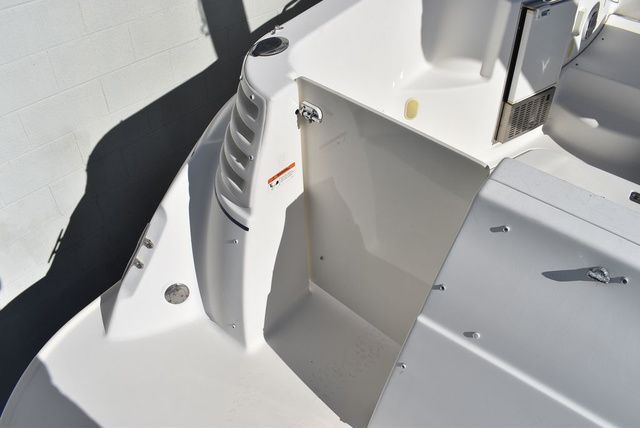 2005 Larson Cabrio 310 - 14
