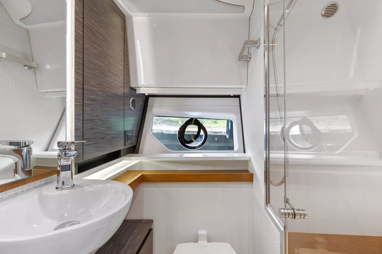 2021 Tiara Yachts 43 LE - Image 26