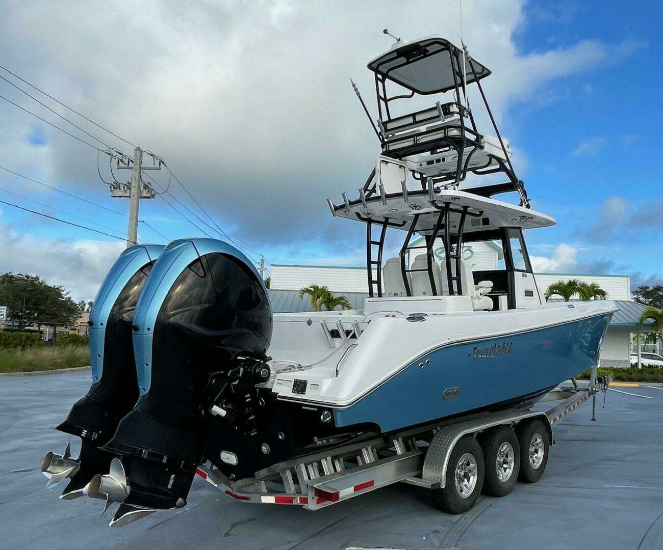 2022 Everglades 335 Center Console - Image 4